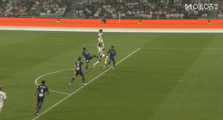 半场：里昂0-0马赛，伊根-赖利染红，阿布纳进球被吹