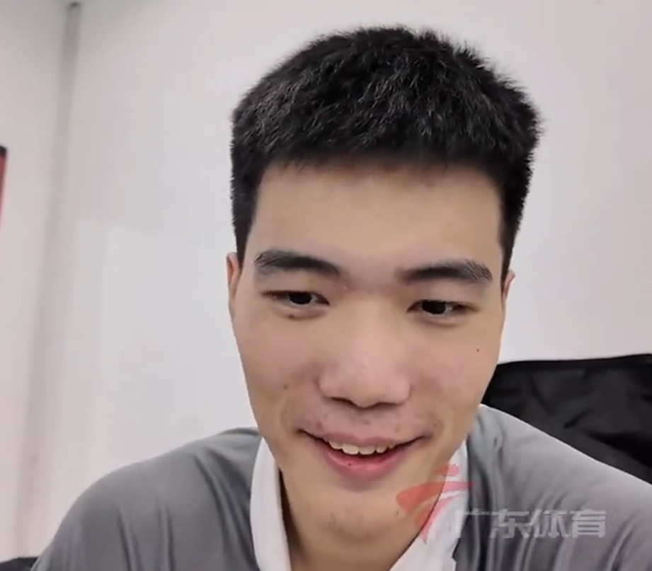 胜同曦更衣室采访！焦泊乔胡明轩亲承逐渐提状态，前者仍在找不足