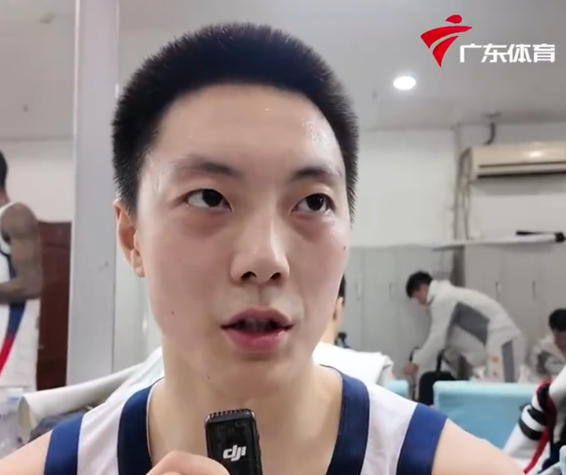 胜同曦更衣室采访！焦泊乔胡明轩亲承逐渐提状态，前者仍在找不足