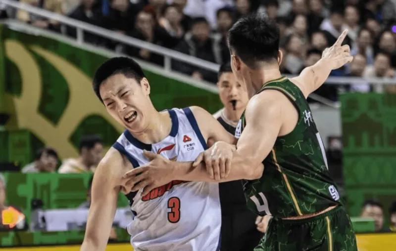 胜同曦更衣室采访！焦泊乔胡明轩亲承逐渐提状态，前者仍在找不足