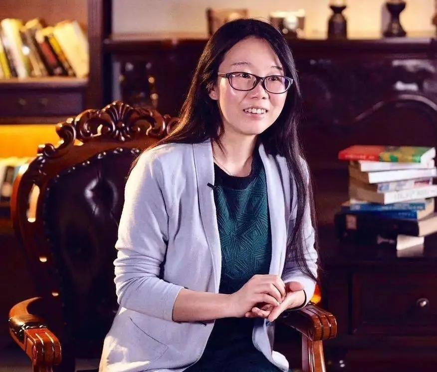 开云中国-45岁的李娟近况曝光,住15W的房子,不生孩子也不上班,选择隐居